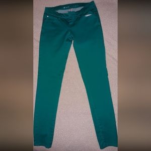 **Cute, turquoise skinny jeans!